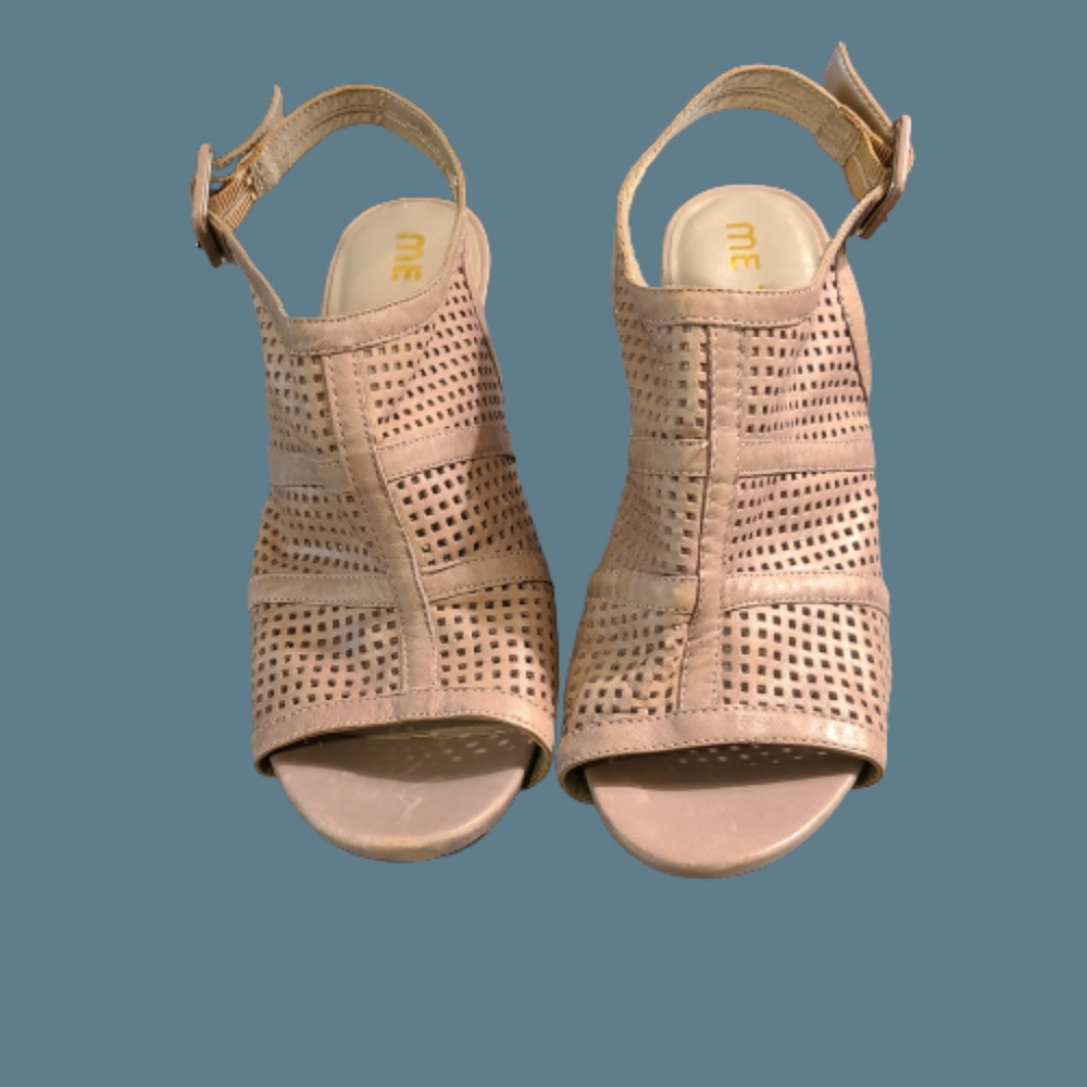 NEW Me Too Leather Sandals